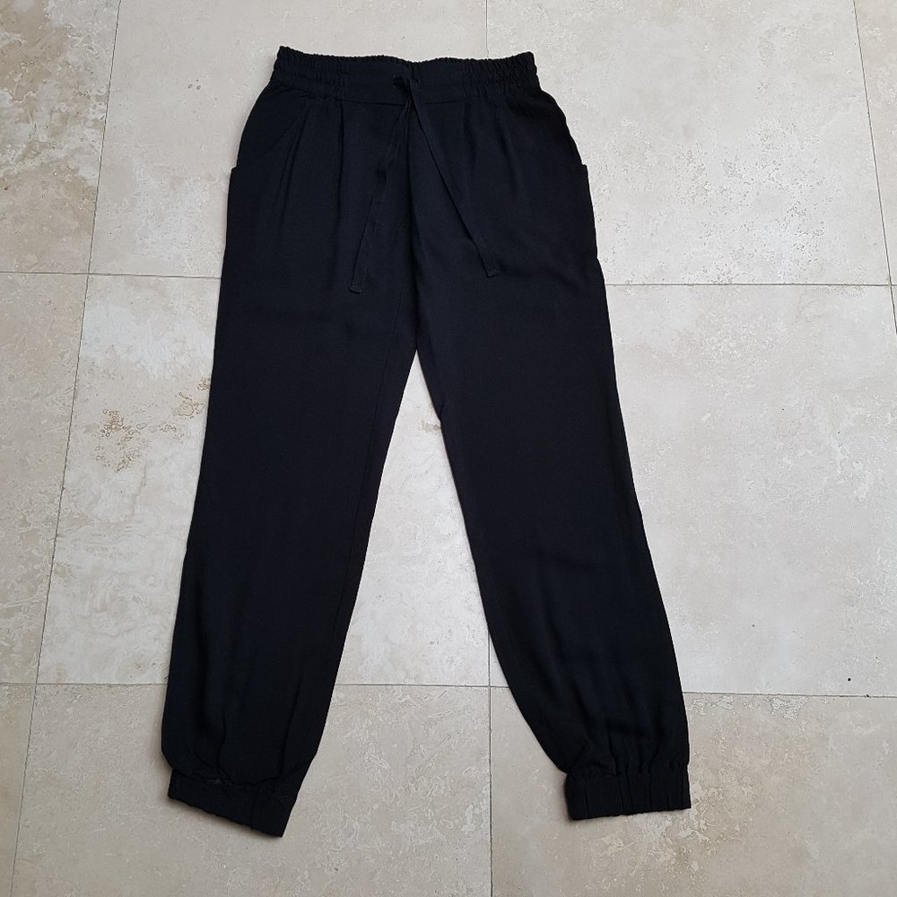 Aritzia Talula Black Joggers (NWOT)